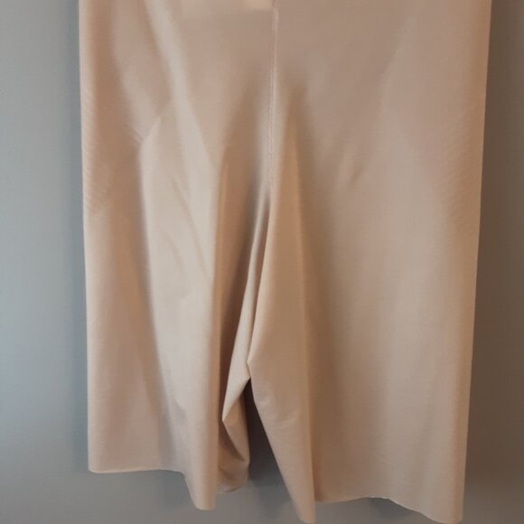 Spanx Invisible Shaping High Waisted, Mid-Thigh Short, Beige Small - Picture 6 of 10